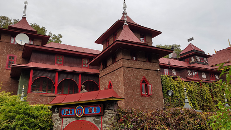 Буддистский храм Белый Лотос в Черкассах