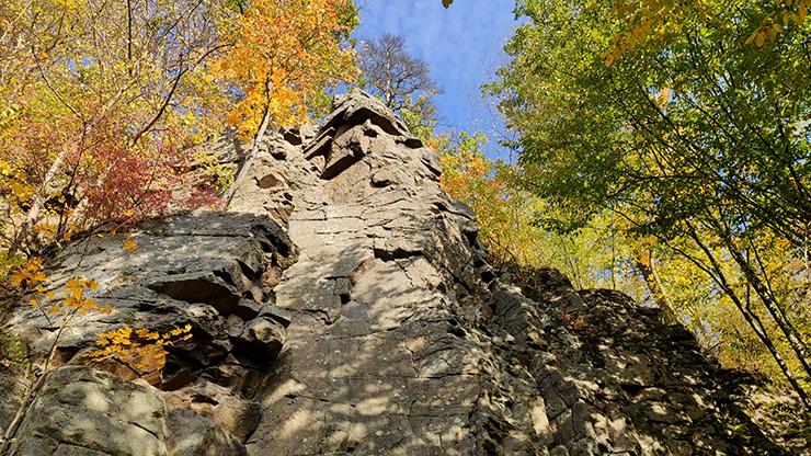 Скальный массив в Денишах